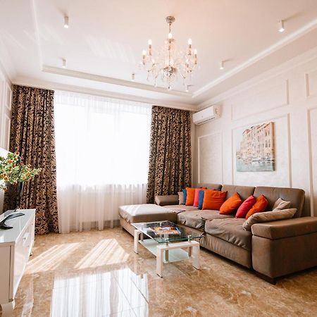 Luxury For Business & Pleasure Royal 2 Apartment เคียฟ ภายนอก รูปภาพ